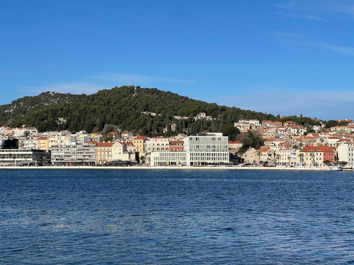 Hotel Ambasador Split Exterior foto View of the town of Split