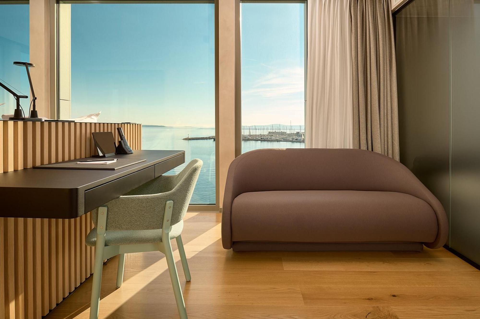 Hotel Ambasador Split Exterior foto A room at the hotel